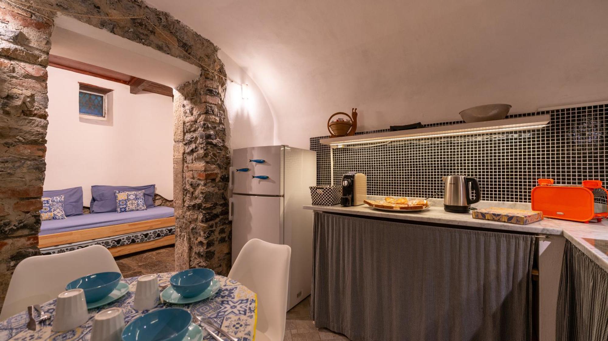 Bed and Breakfast La Casa Delle Pietre Parlanti - Casa In Pietra Ai Piedi Del Parco Delle 5 Terre Biassa Екстер'єр фото
